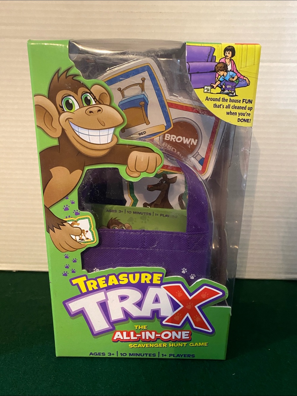 USAopoly Treasure Trax The ALL-IN-ONE Scavenger Hunt Game (C16 )